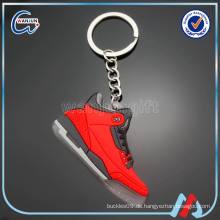 Billige rote Turnschuh keychains